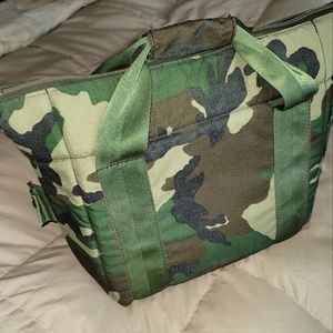 Camo insulated zippered bag